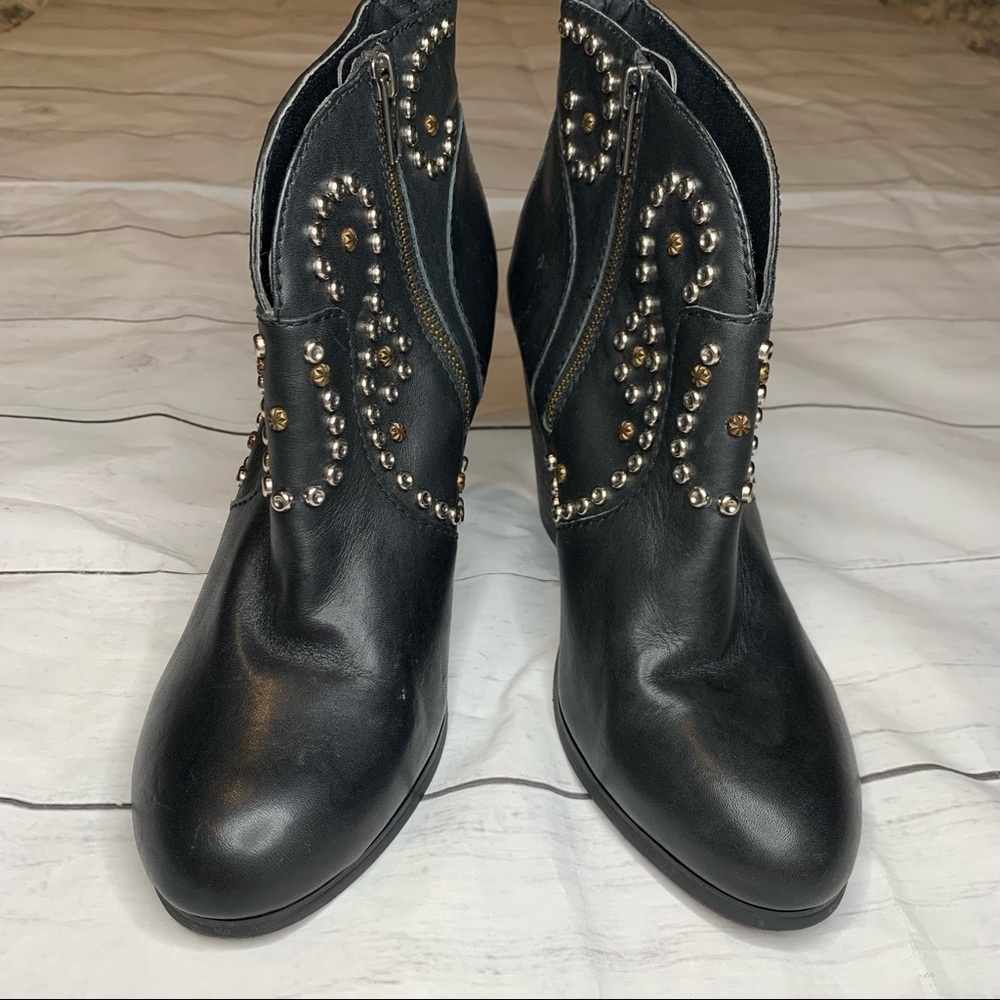 Steve Madden Awsum Black Ankle Boots Studs Leather Size 10 - Picture 9 of 10